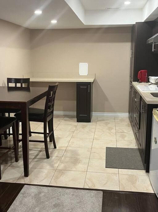 Apartamento Bernie'S Basement Milton Exterior foto
