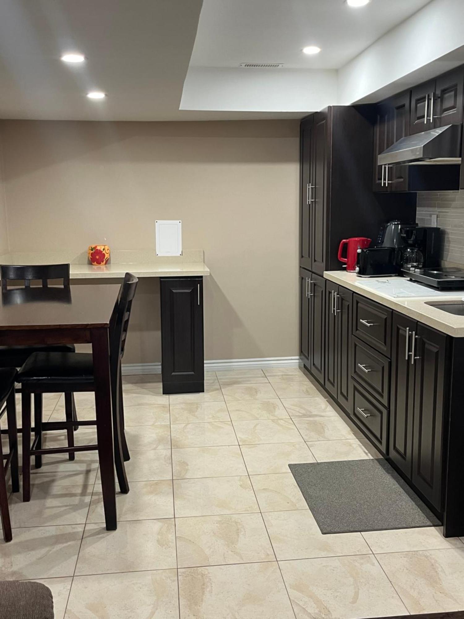 Apartamento Bernie'S Basement Milton Exterior foto